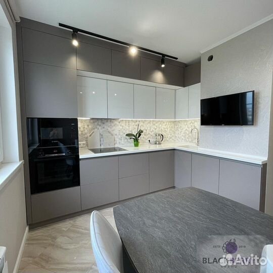 Кухня до потолка