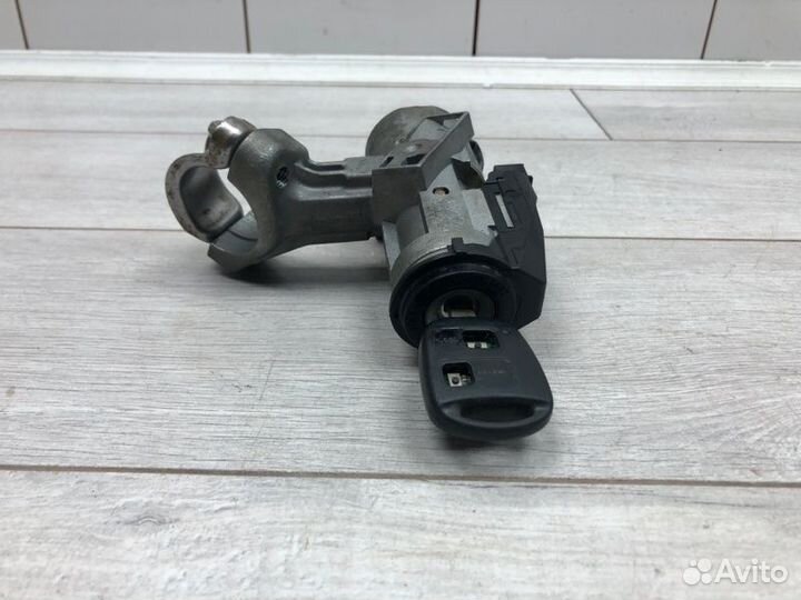 Замок зажигания Toyota Corolla хэтчбек 3ZZ-FE 2004