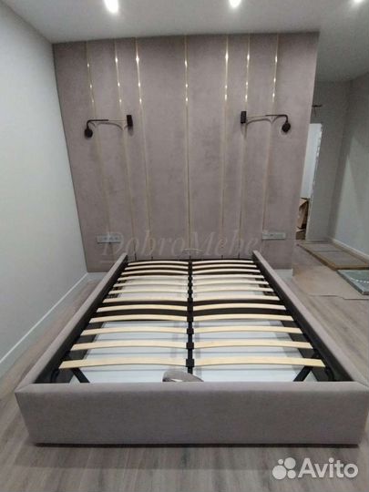 Мягкие стеновые панели, кровать