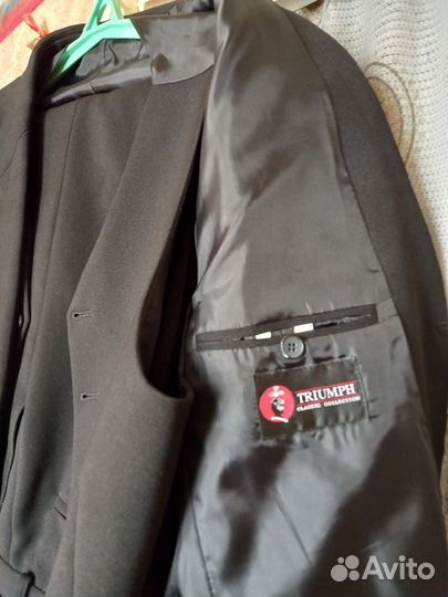 Продаю костюмы