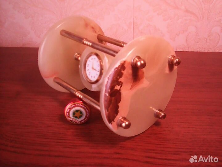 Часы из оникса