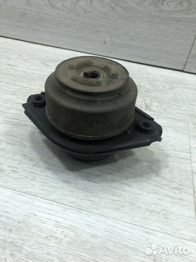 Подушка двигателя