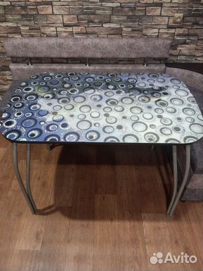 Кухонный стол стеклянный