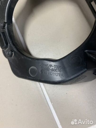 Кронштейн противотуманной фары левый Toyota Land