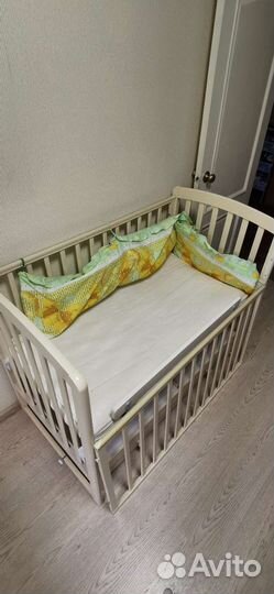 Детская кроватка с поперечным маятником