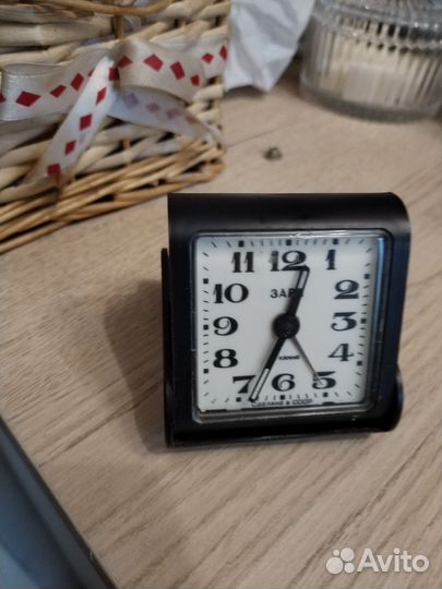 Часы будильник дорожные заря