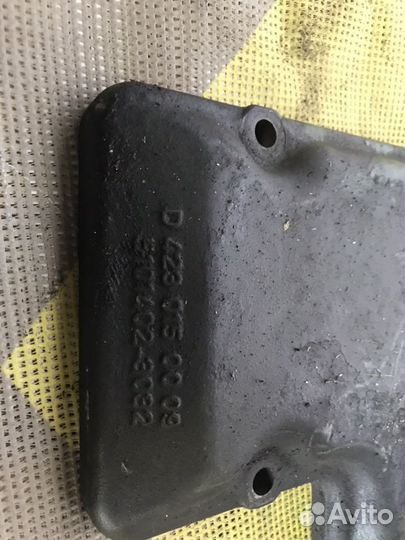 Mercedes крышка вентиляции Картера 4230150009