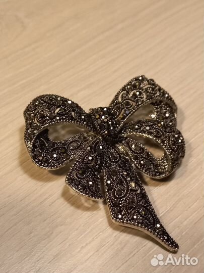 Броши бижутерия