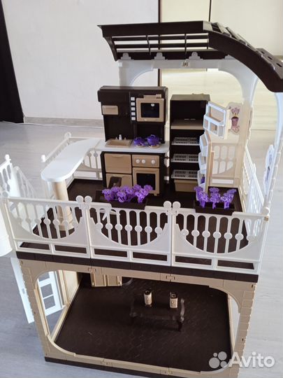 Кукольный домик с мебелью