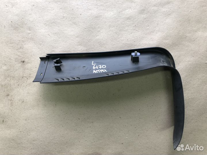 Накладка крышки багажника Opel Astra H 2010