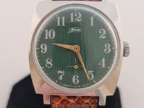 Часы СССР зим 2602. Зеленый циферблат