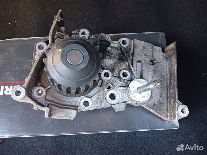 Помпа на Рено sandero