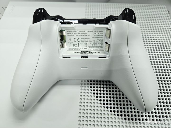 Xbox One S 1tb очень много игр