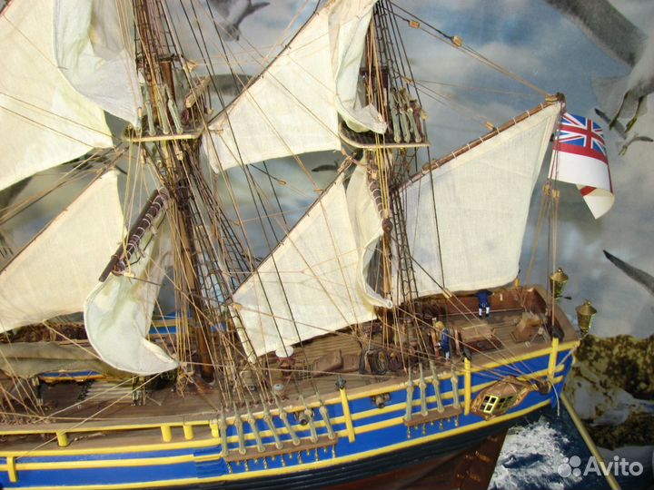 Памяти Марлона Брандо модель парусника Баунти
