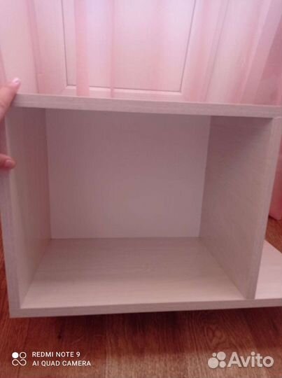 Полка навесная белая