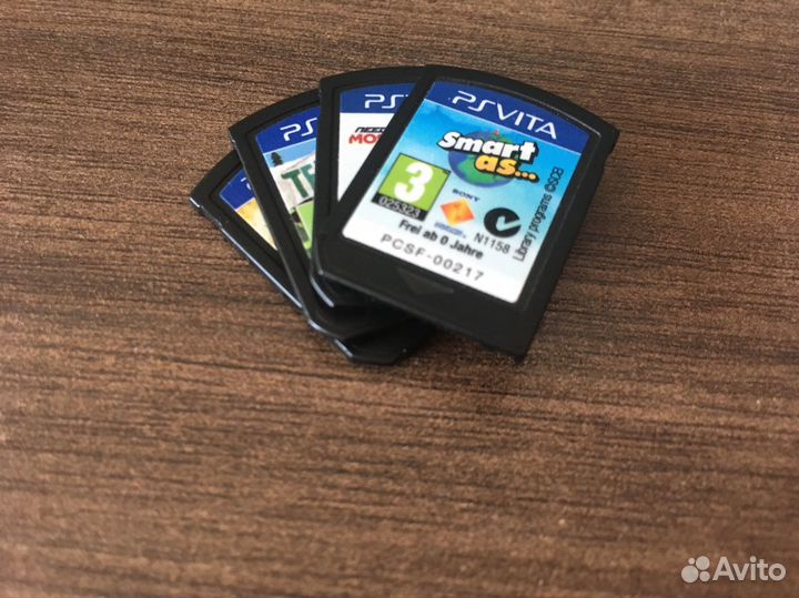 PS Vita 4 игры + карта 4 GB