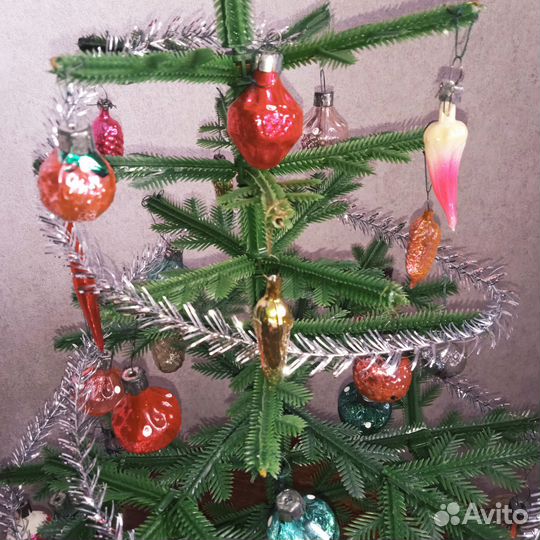 Елка искусственная с игрушками