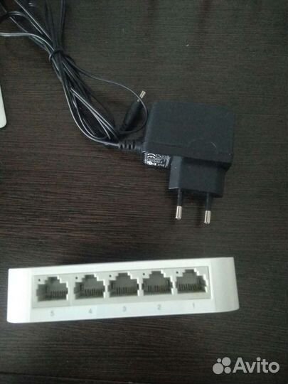 Коммутатор (Gigabit Switch)
