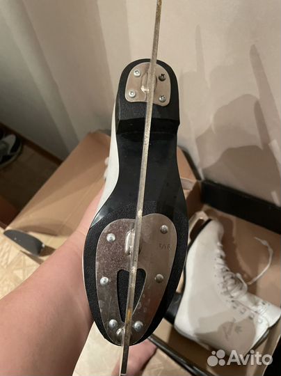 Коньки фигурные 37 размер