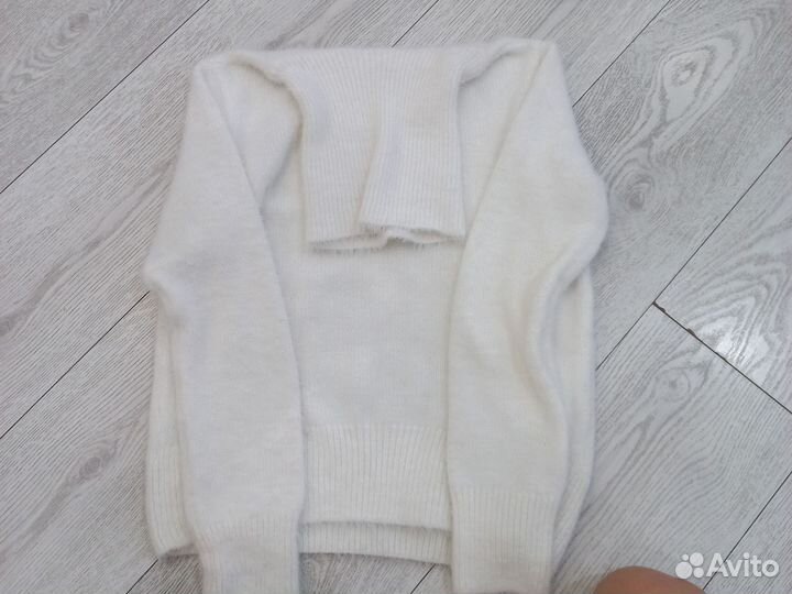 Свитер женский белый новый
