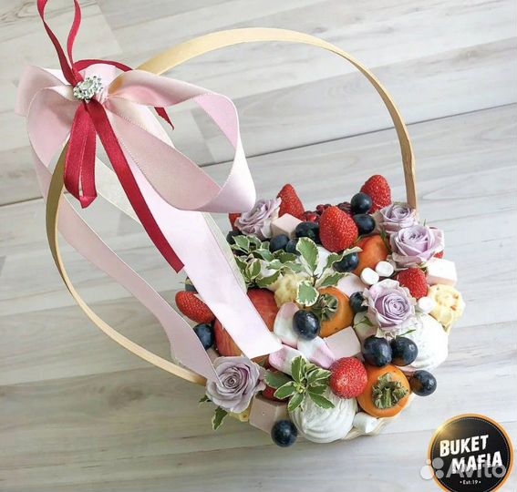 Подарочная корзина, съедобный букет