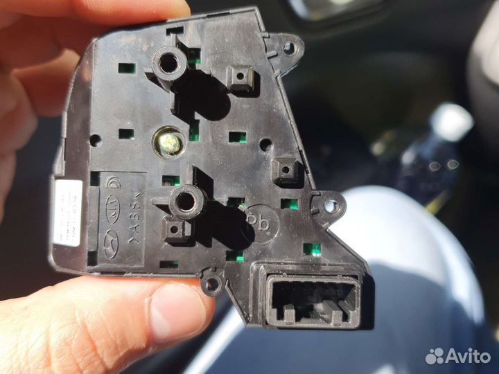 Блок кнопок в руль hyundai solaris 2