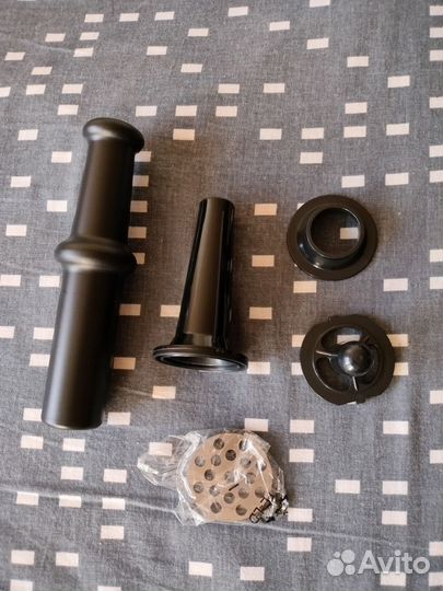 Комплектация от Мясорубки Redmond RMG-1239