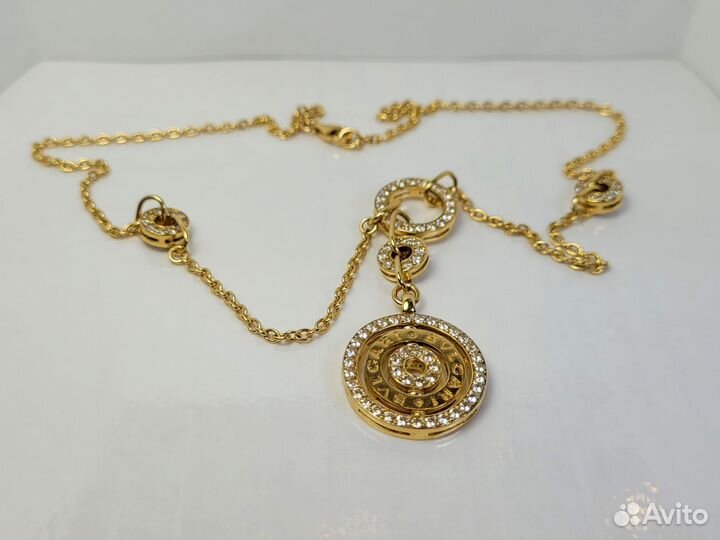 Золотое колье с фианитами