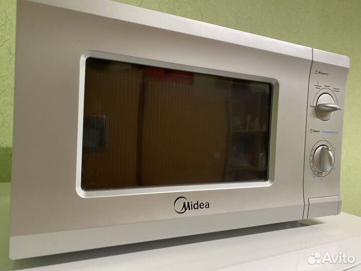 Микроволновая печь Midea MM720CPI-S