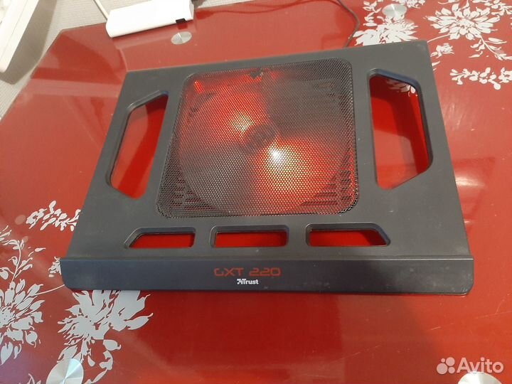 Охлаждение для ноутбука. Подставка с подсветкой