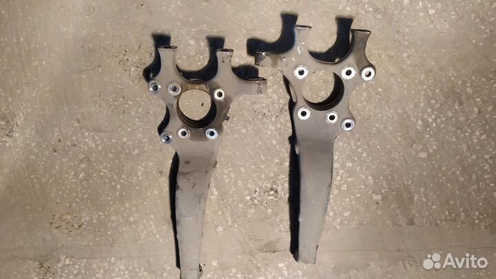 Поворотный кулак передний Тойота Марк Х