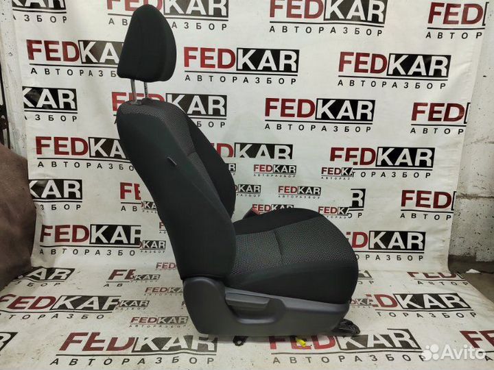 Сиденье переднее правое Toyota Corolla E150 1ZR FE
