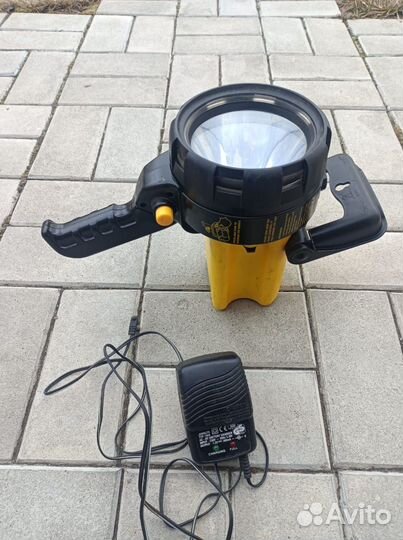 Фонарь прожектор аккумуляторный