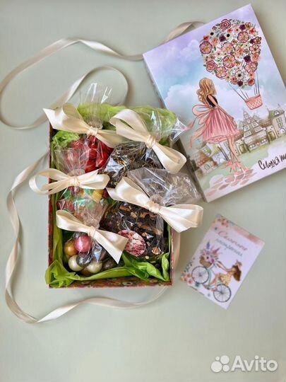 Подарочный набор чая и сладостей