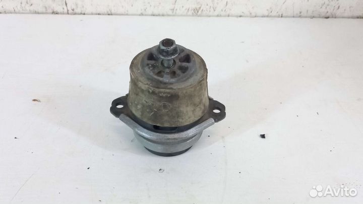 Опора двигателя правая Volkswagen Toureg 1