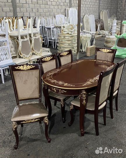 Кухонный стол и стулья