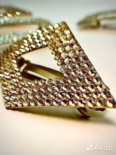 Заколка для волос со стразами