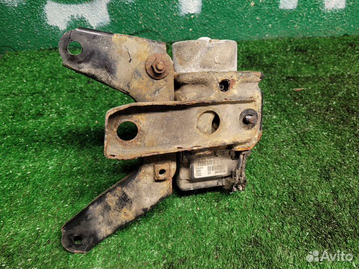 Блок ABS (насос) Toyota Avensis I 1CD