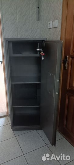 Сейф металлический большой