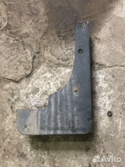 Брызговик задний Сузуки Гранд Витара 3