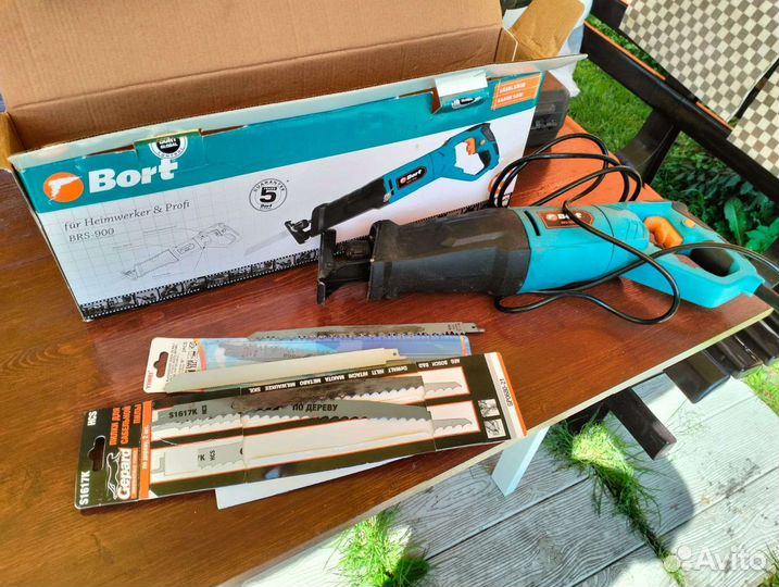 Сабельная пила Bort brs-900