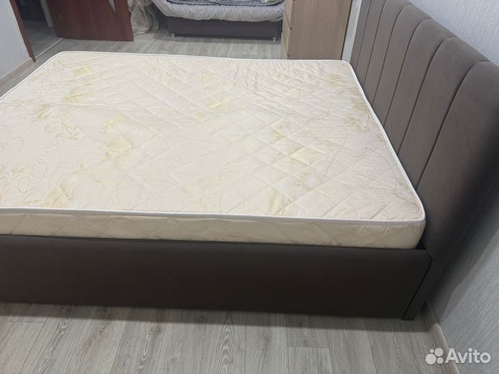 Кровать king size 180*200