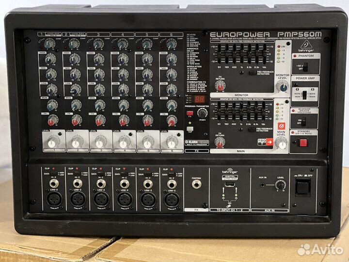 Behringer PMP560M активный микшерный пульт