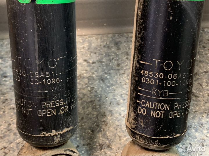Toyota Camry 70 Амортизатор задний левый правый