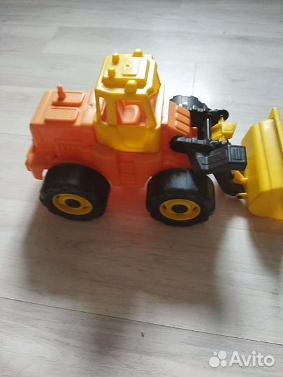 Детские игрушки трактор