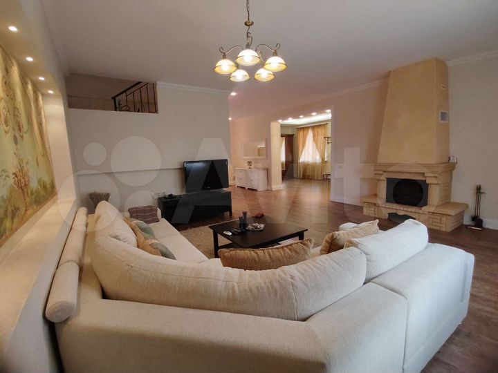 Коттедж 263 м² на участке 12,5 сот.