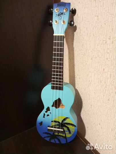 Укулеле с медиатром