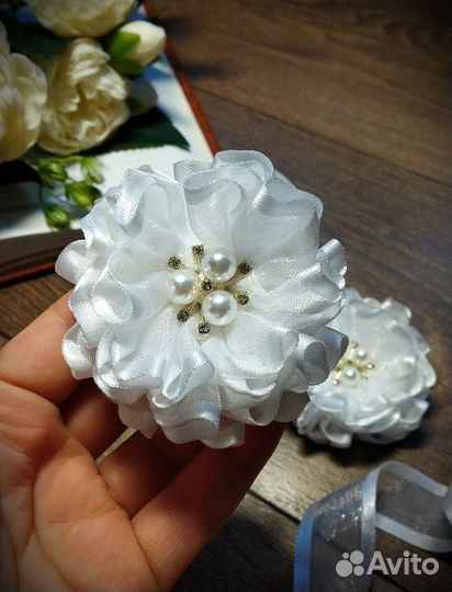 Белые бантики-резиночки для волос