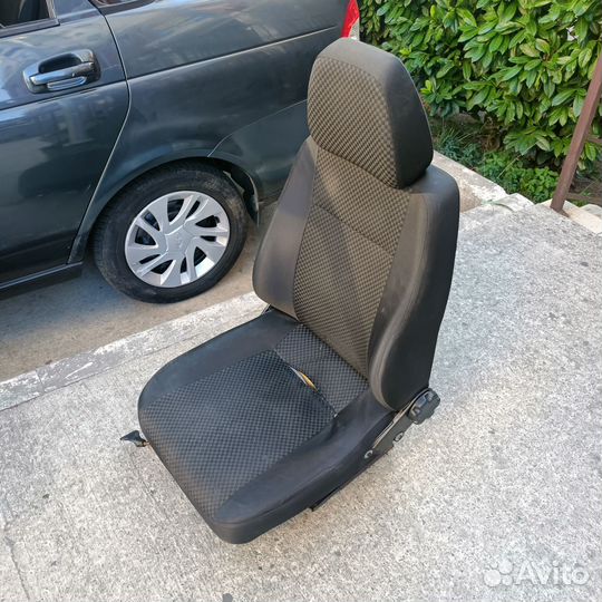 Передние сиденья priora1