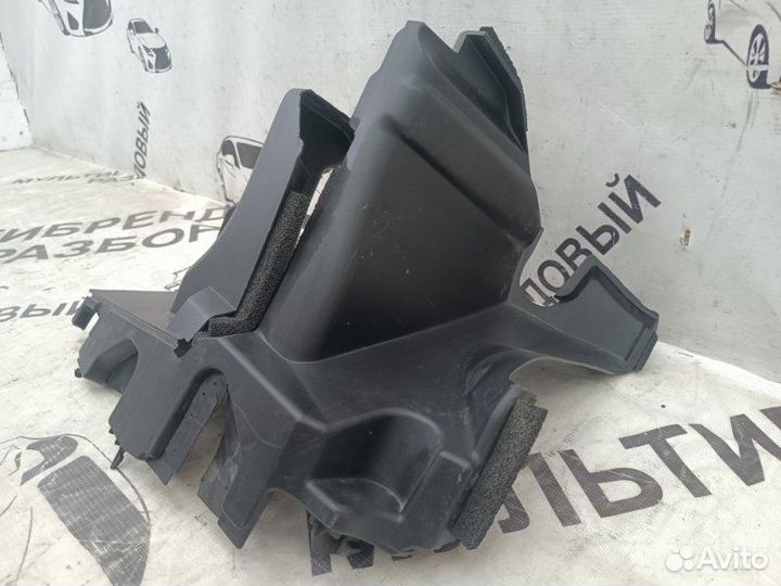 Дефлектор радиатора передний левый Toyota Land